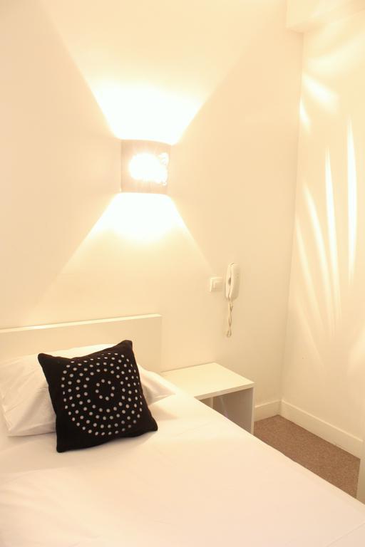 Hotel Petit Bastille Aulnay-sous-Bois Exteriör bild