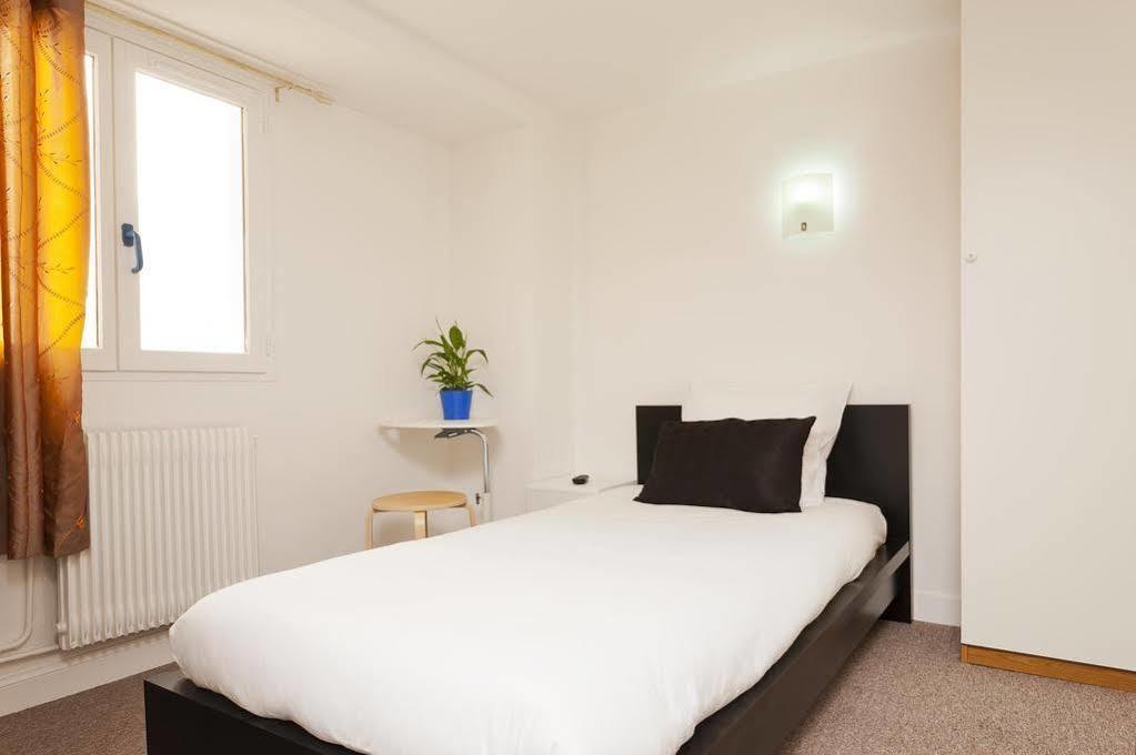 Hotel Petit Bastille Aulnay-sous-Bois Rum bild
