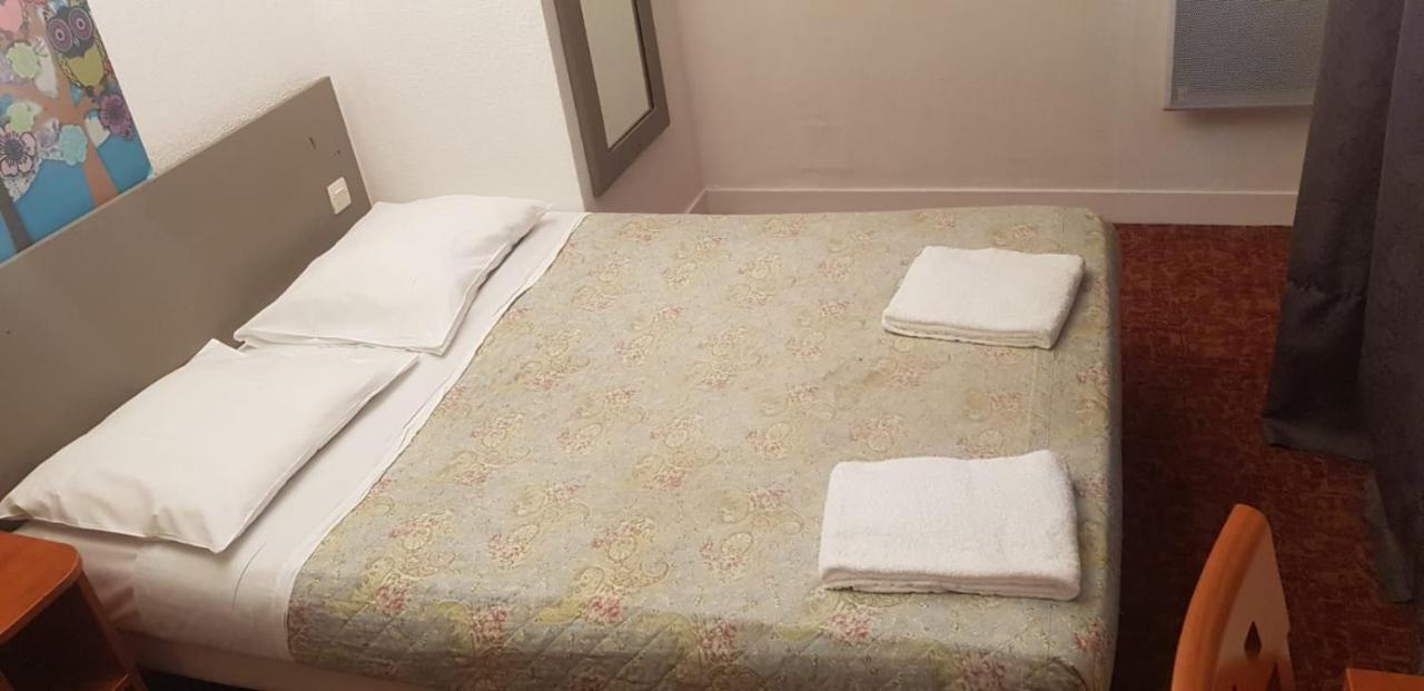 Hotel Petit Bastille Aulnay-sous-Bois Exteriör bild